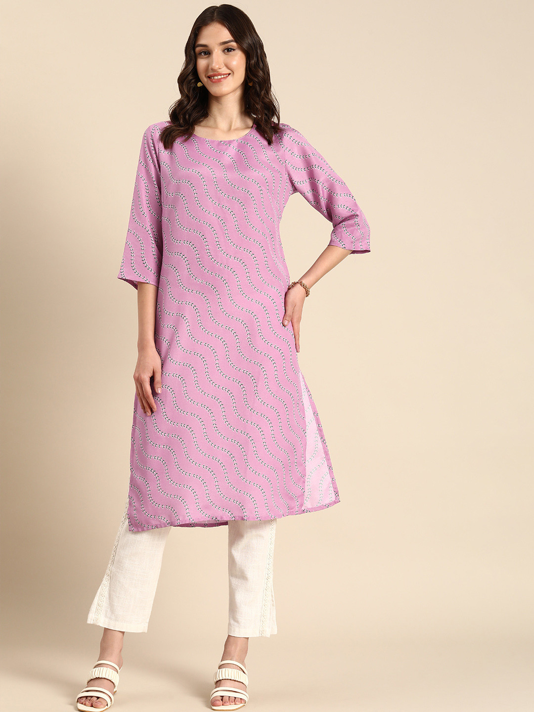 

Anouk Ethnic Motifs Printed Round-Neck Straight Kurta, Lavender