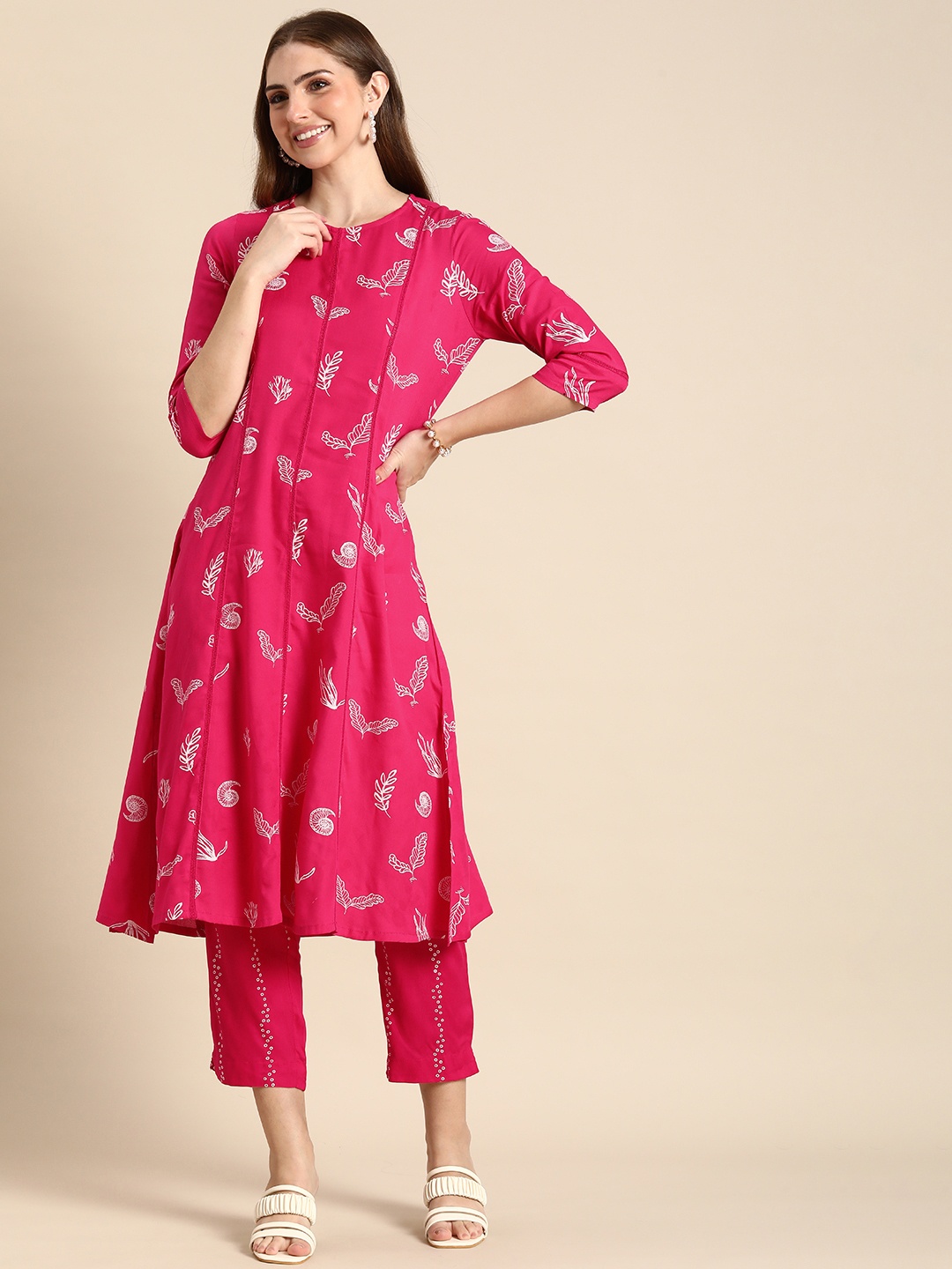 

Anouk Women Tropical Printed Regular Kurta With Trousers, Pink