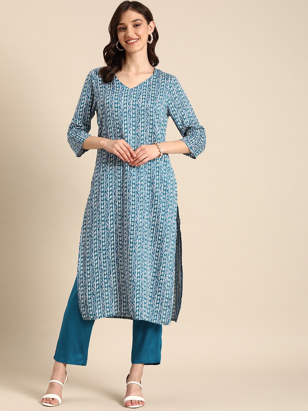 

Anouk Women V-Neck Ethnic Motifs Printed Kurta & Trousers, Teal