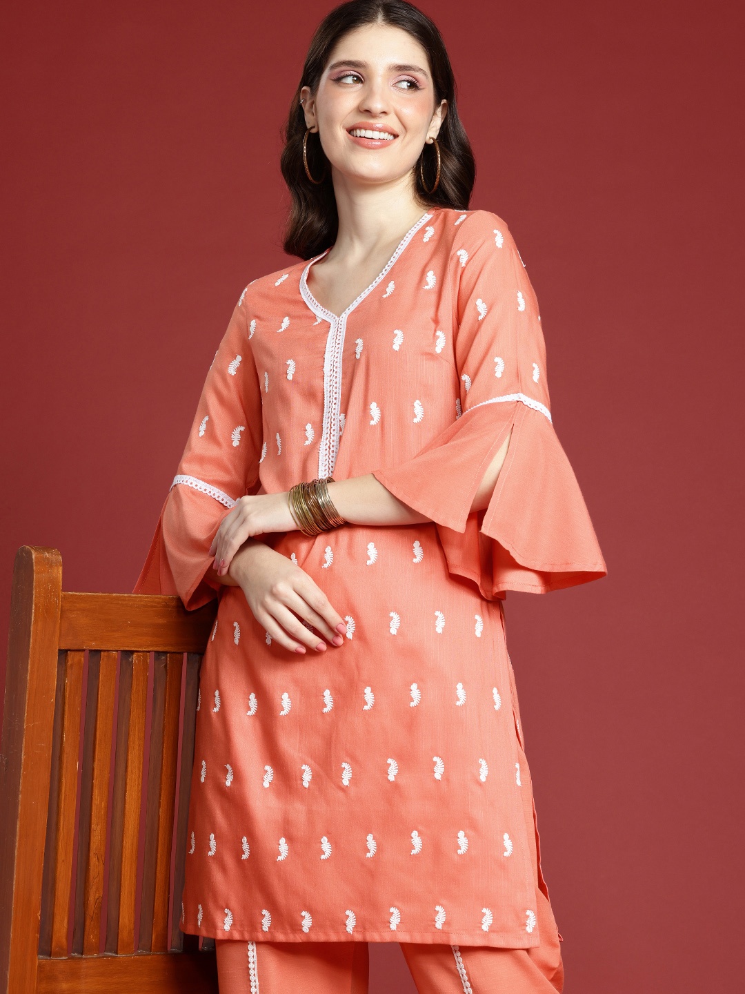 

Anouk Ethnic Motifs Embroidered Kurta with Trousers, Peach