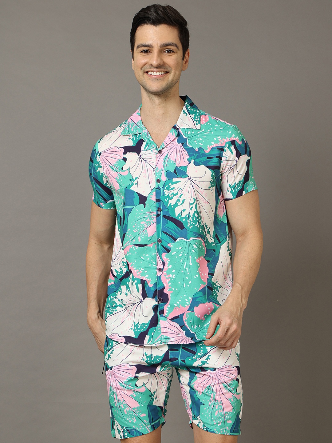 

Bushirt Tropical Printed Night suit, Green