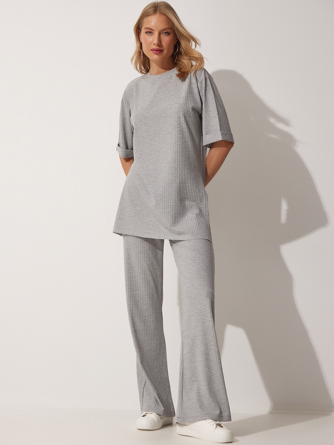 

Happiness istanbul T-Shirt With Trouser, Grey
