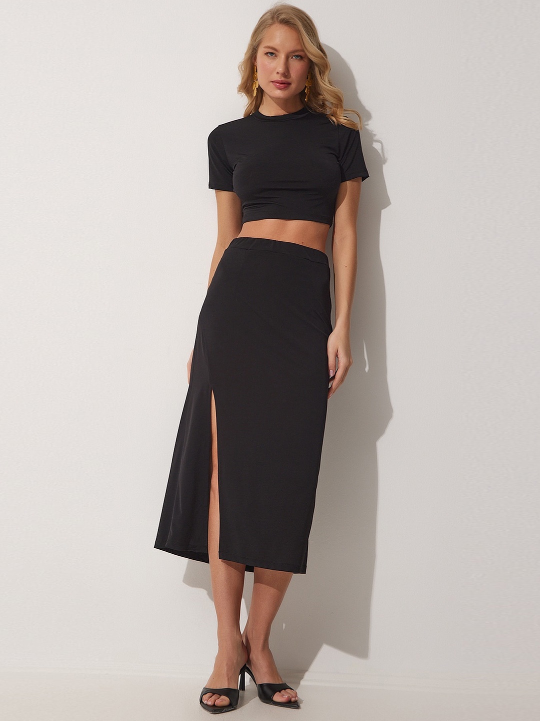 

Happiness istanbul High Neck Crop Top & Midi Skirt, Black