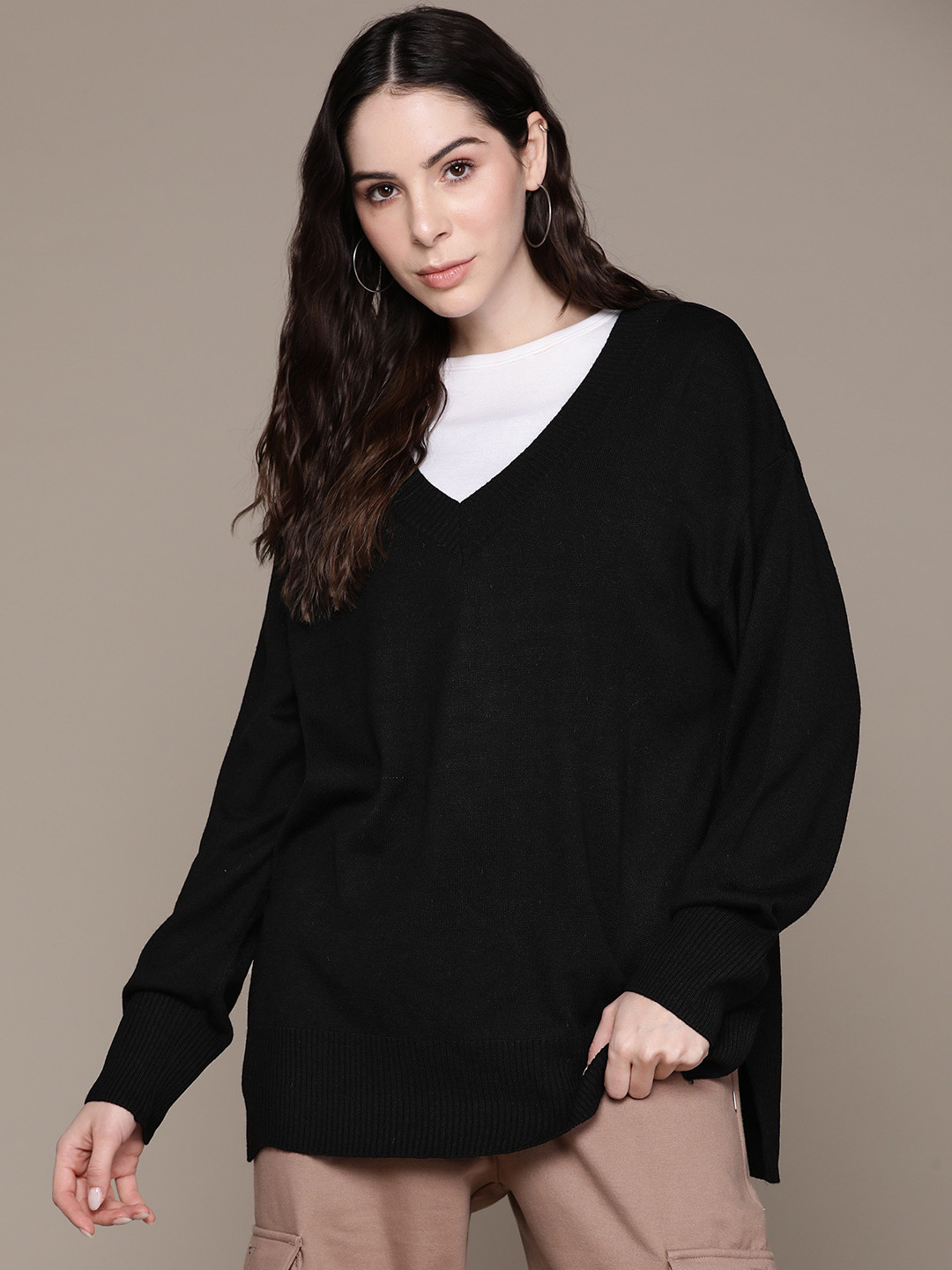 

The Roadster Lifestyle Co. V-Neck Full Sleeves Longline Pullover, Black