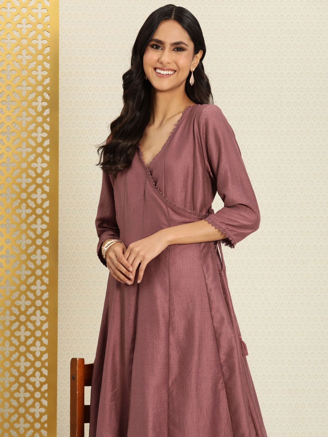 

House of Pataudi Self Design Angrakha Rozana Kurta With Tie-ups Detail, Mauve
