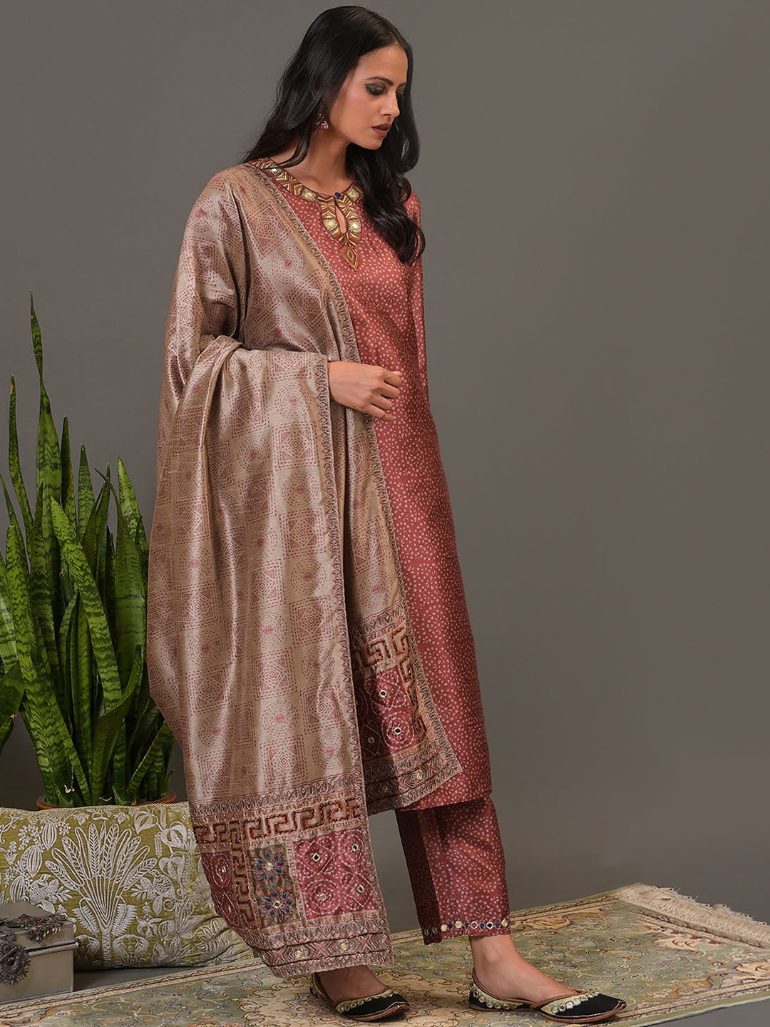 

NUHH Women Red Ethnic Motifs Printed Regular Kurta with Trousers & Dupatta