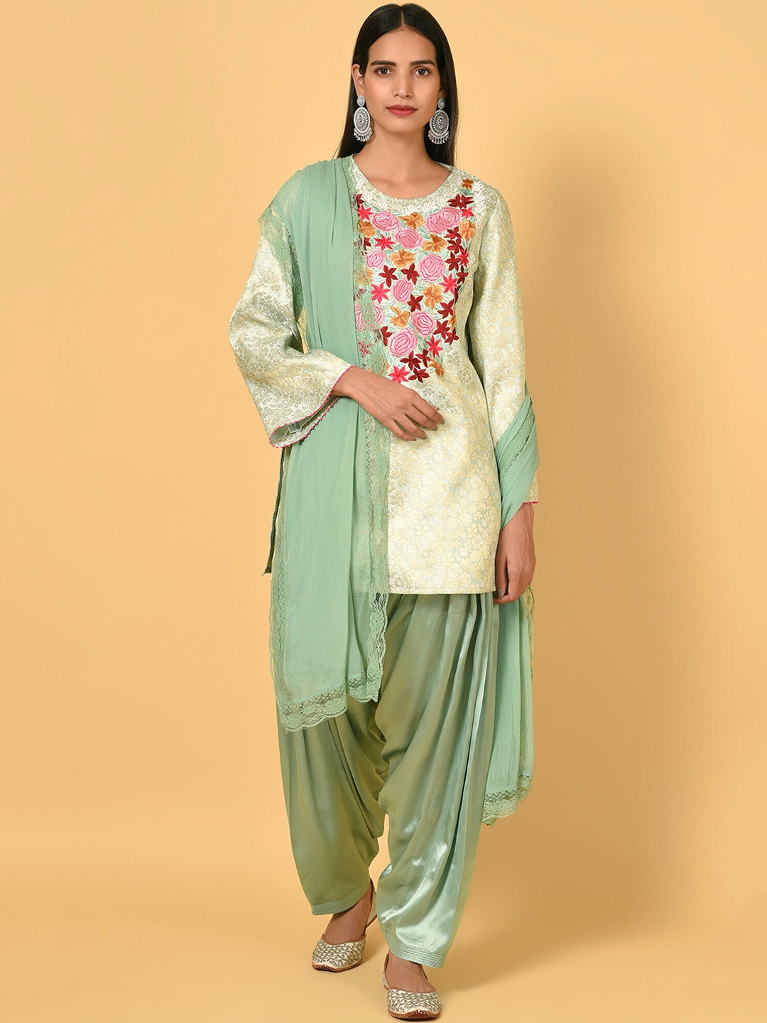 

NUHH Floral Embroidered Regular Thread Work Kurti with Salwar & Dupatta, Green