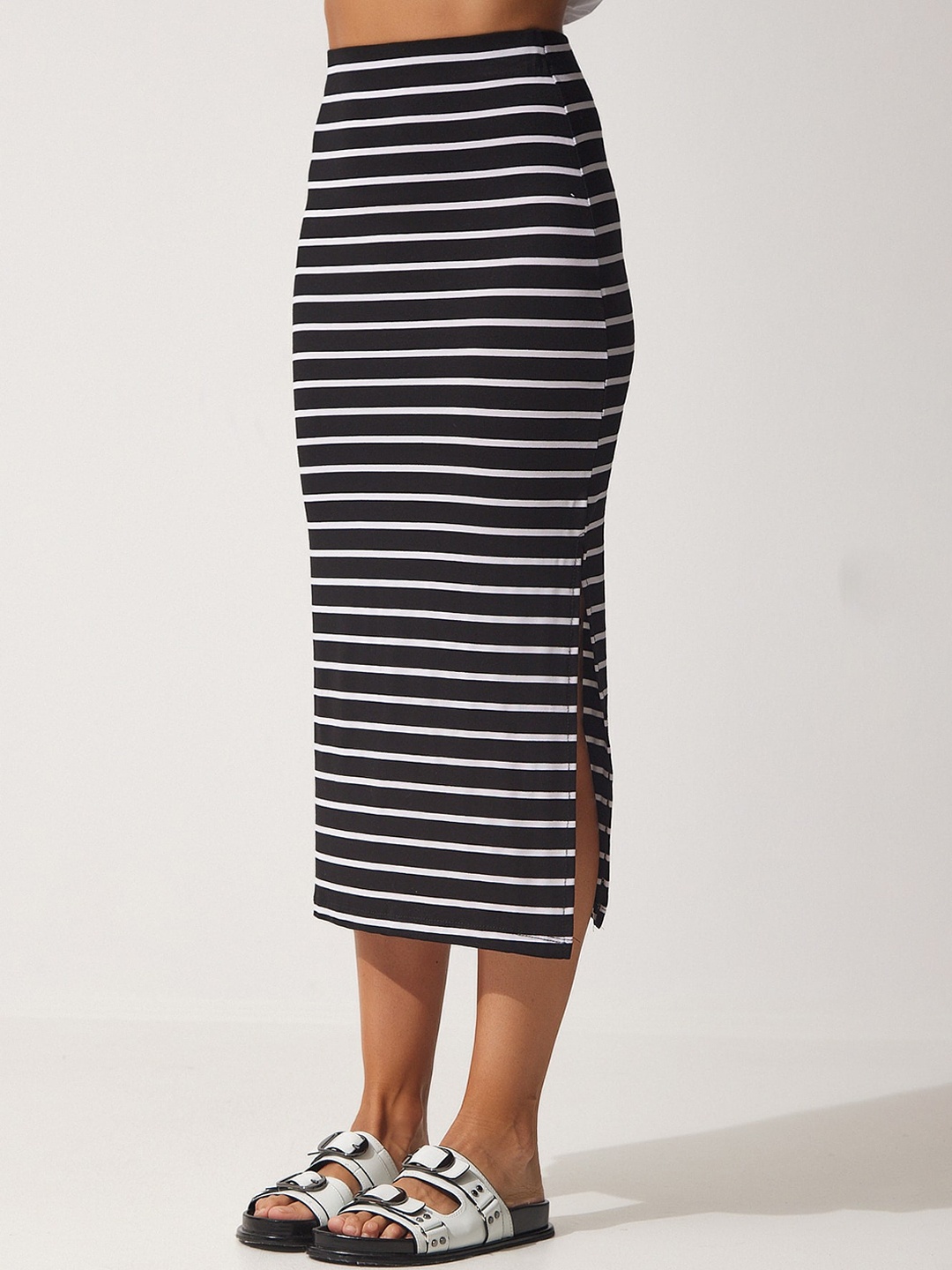 

Happiness istanbul Striped Side-Slit Pencil Midi Skirts, Black