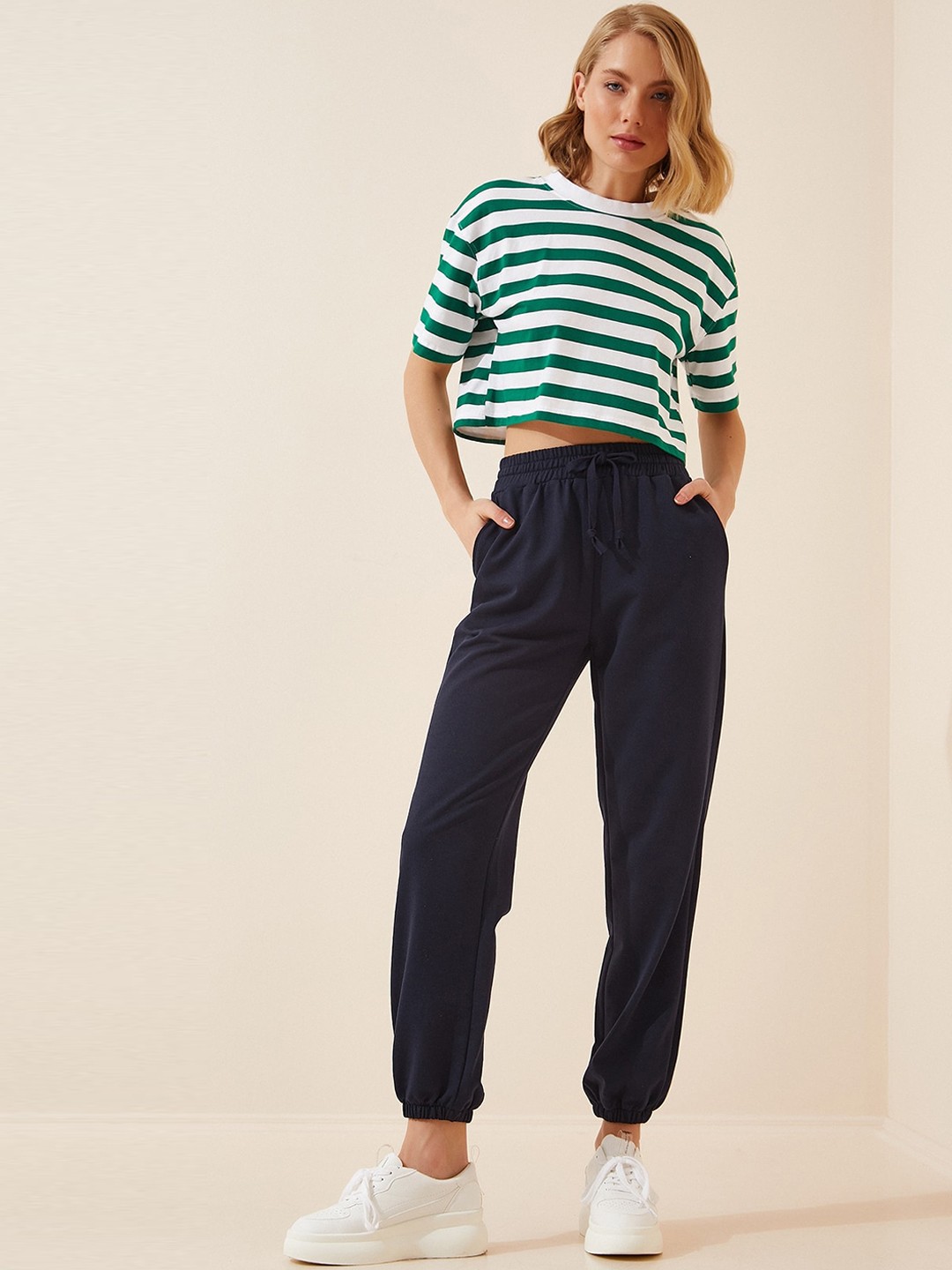 

Happiness istanbul Women Regular Fit Plain Cotton Joggers, Navy blue