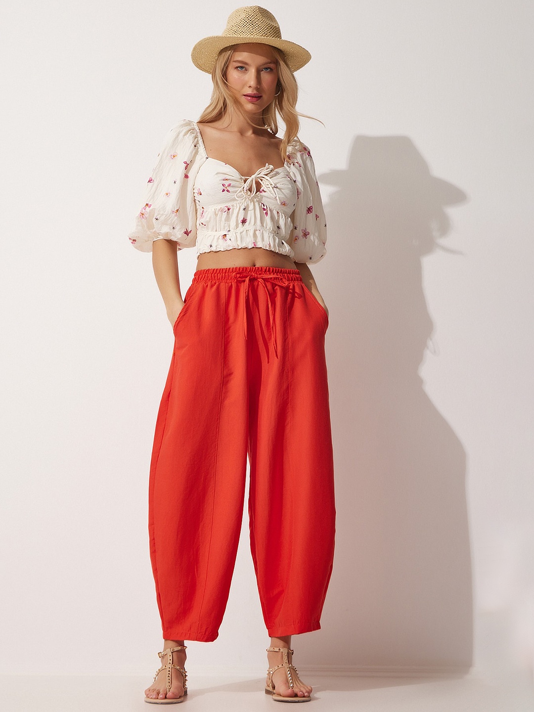 

Happiness istanbul Women Regular Trousers, Red