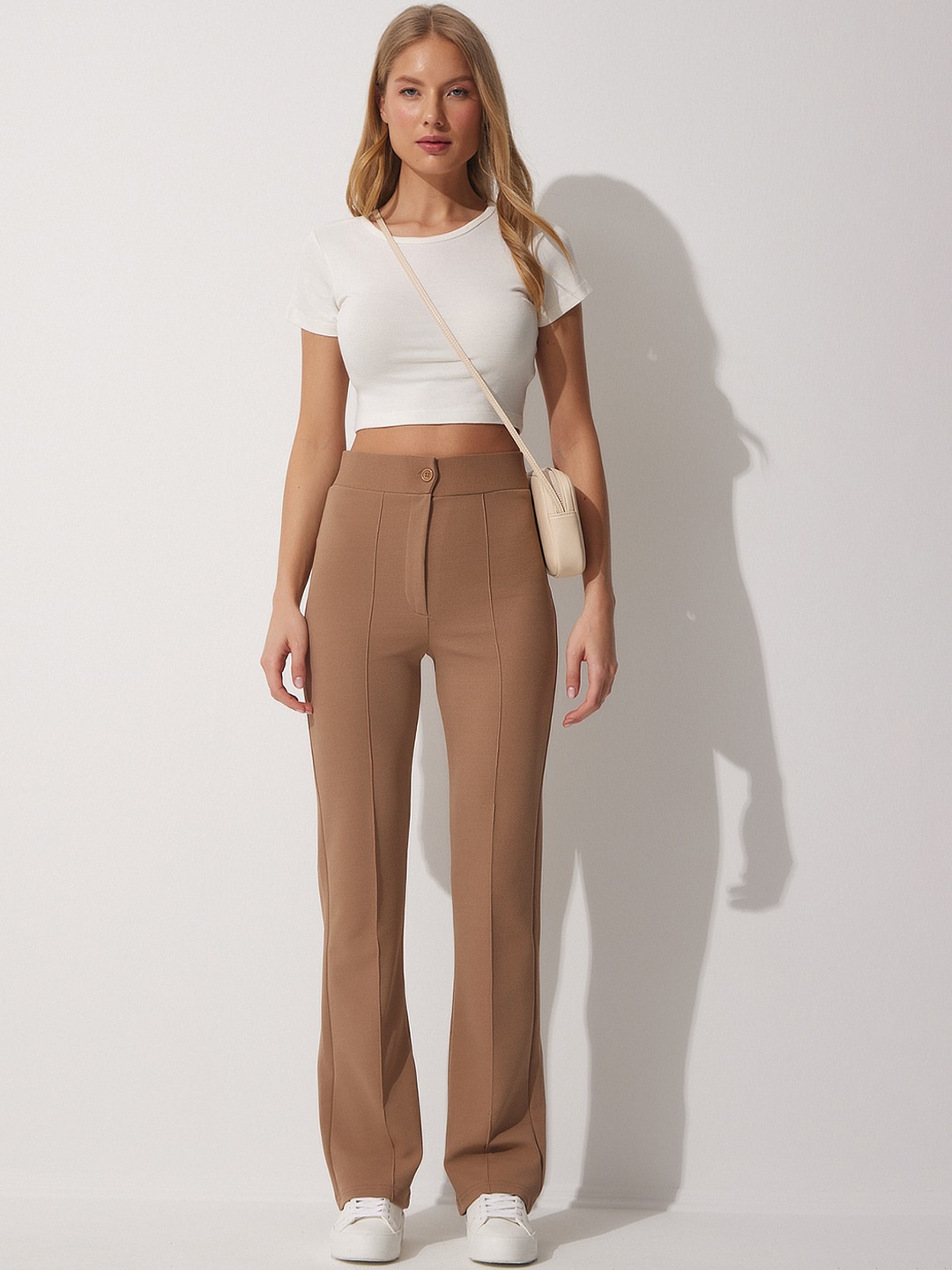 

Happiness istanbul Women Regular Fit High-Rise Parallel Trousers, Brown