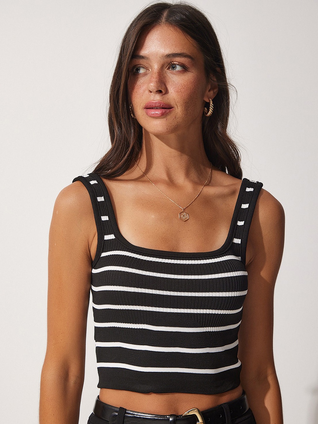 

Happiness istanbul Horizontal Striped Shoulder Straps Monochrome Fitted Crop Top, Black