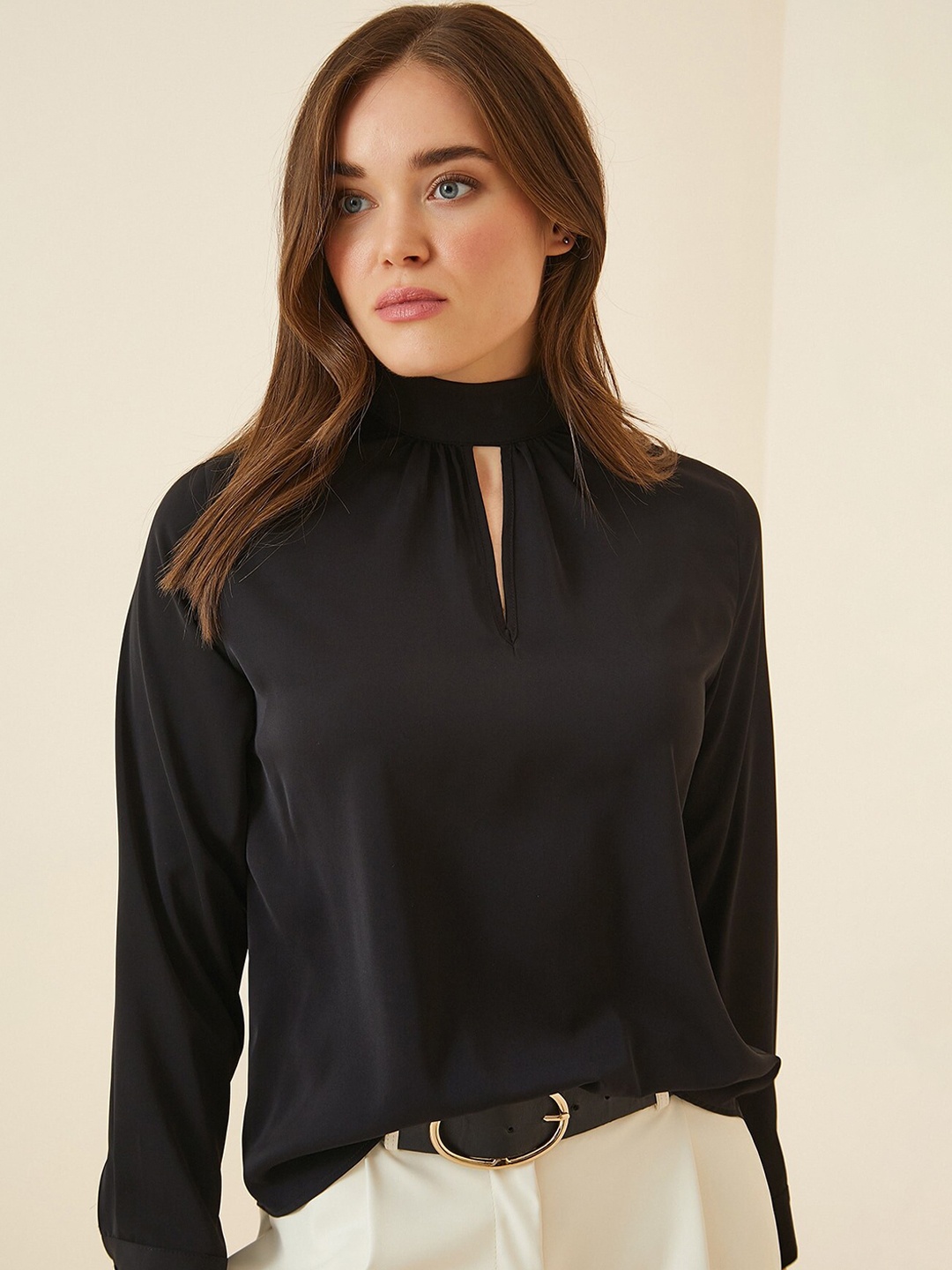 

Happiness istanbul Keyhole Neck Cuffed Sleeve Top, Black