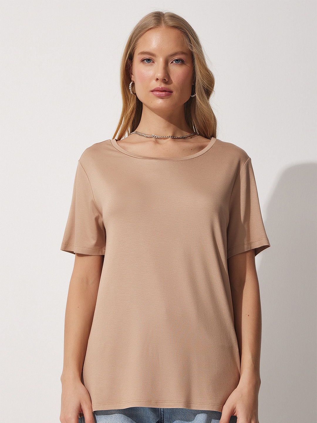 

Happiness istanbul Drop Shoulder Sleeves T-shirt, Beige