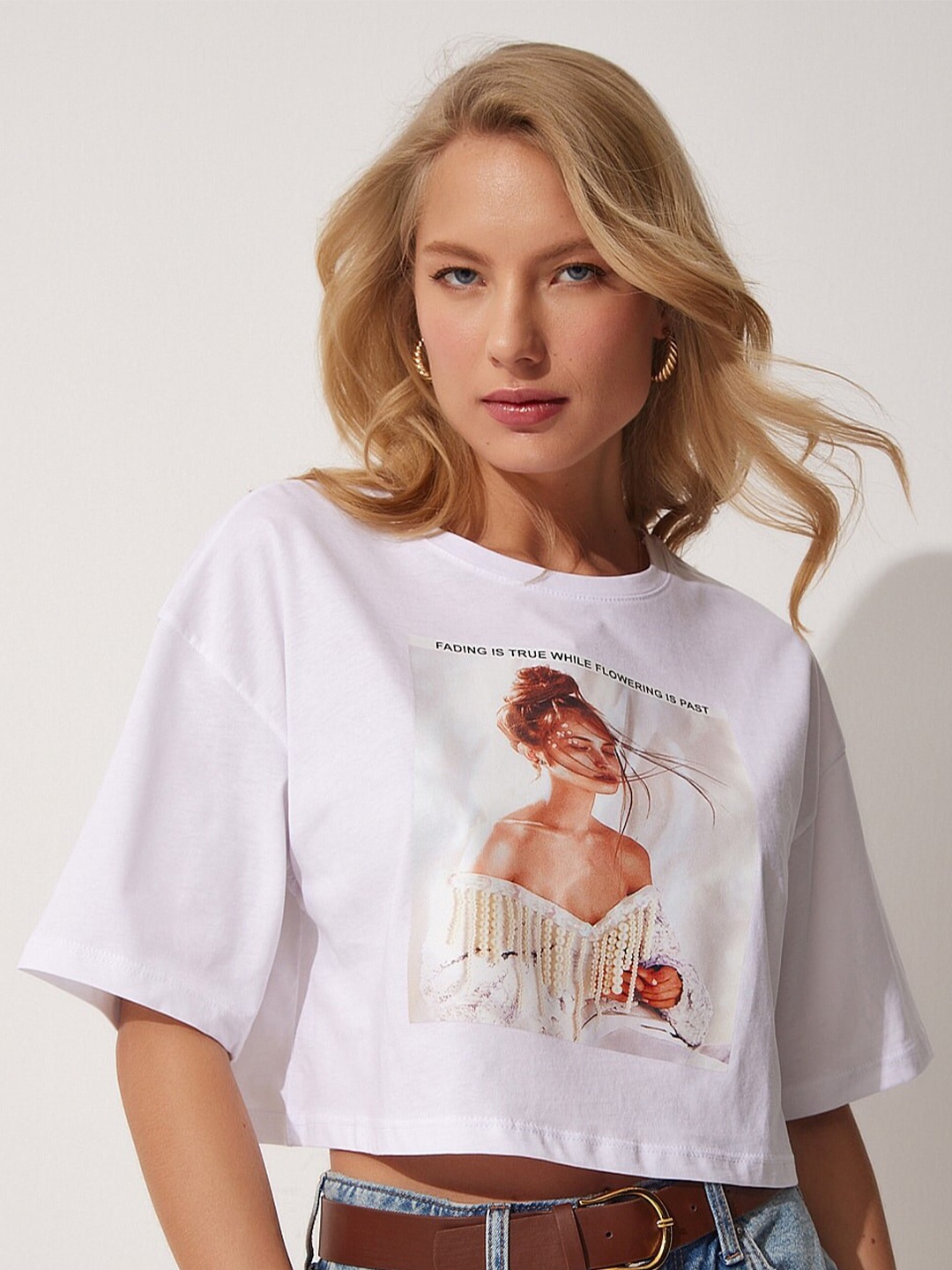 

Happiness istanbul Graphic Printed Drop-Shoulder Sleeves Pure Cotton T-Shirt, White