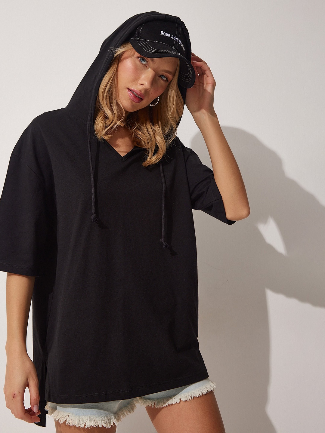 

Happiness istanbul Hooded Drop Shoulder Sleeves Pure Cotton T-shirt, Black