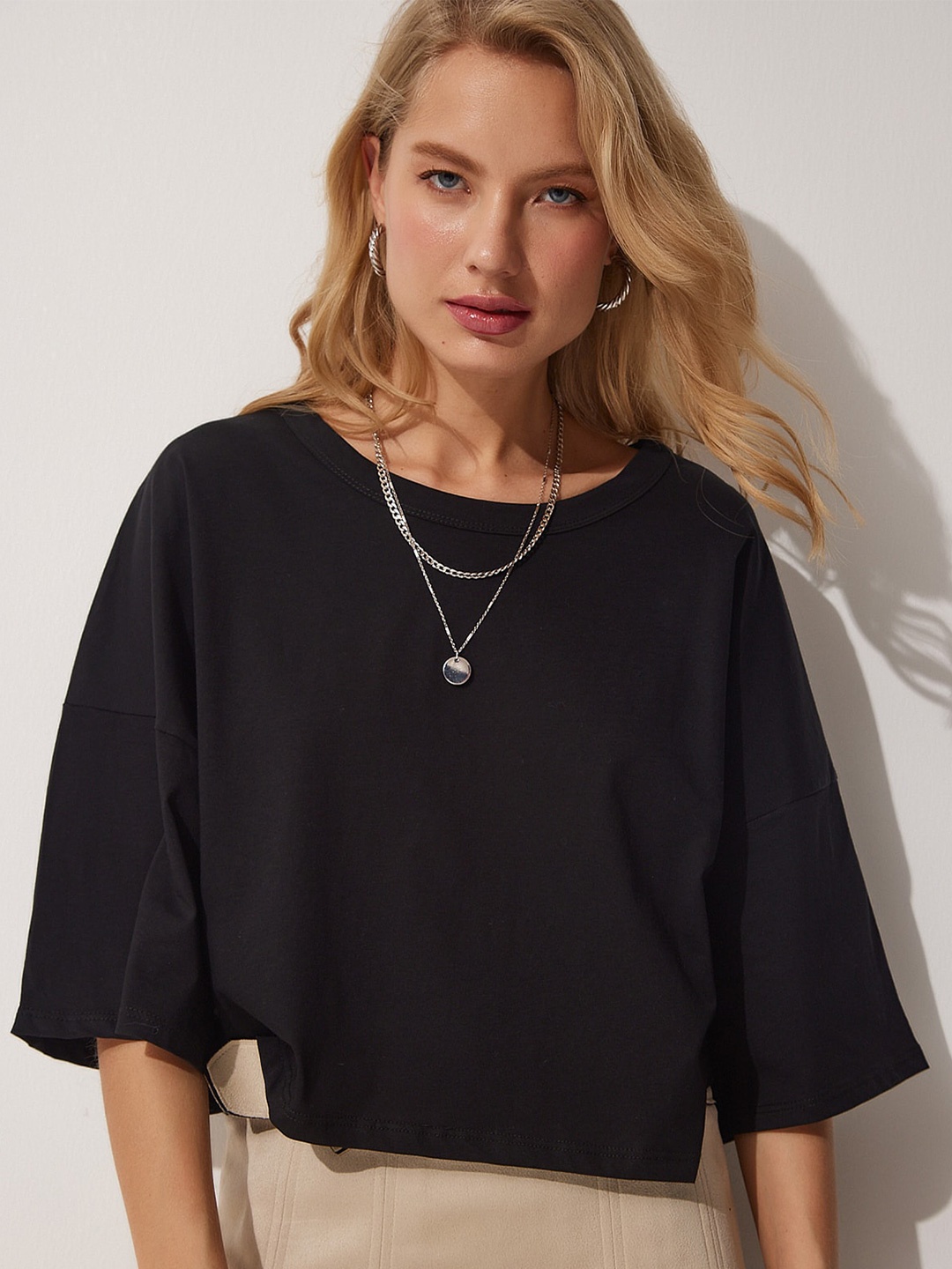 

Happiness istanbul Drop Shoulder Sleeves Pure Cotton Crop T-shirt, Black