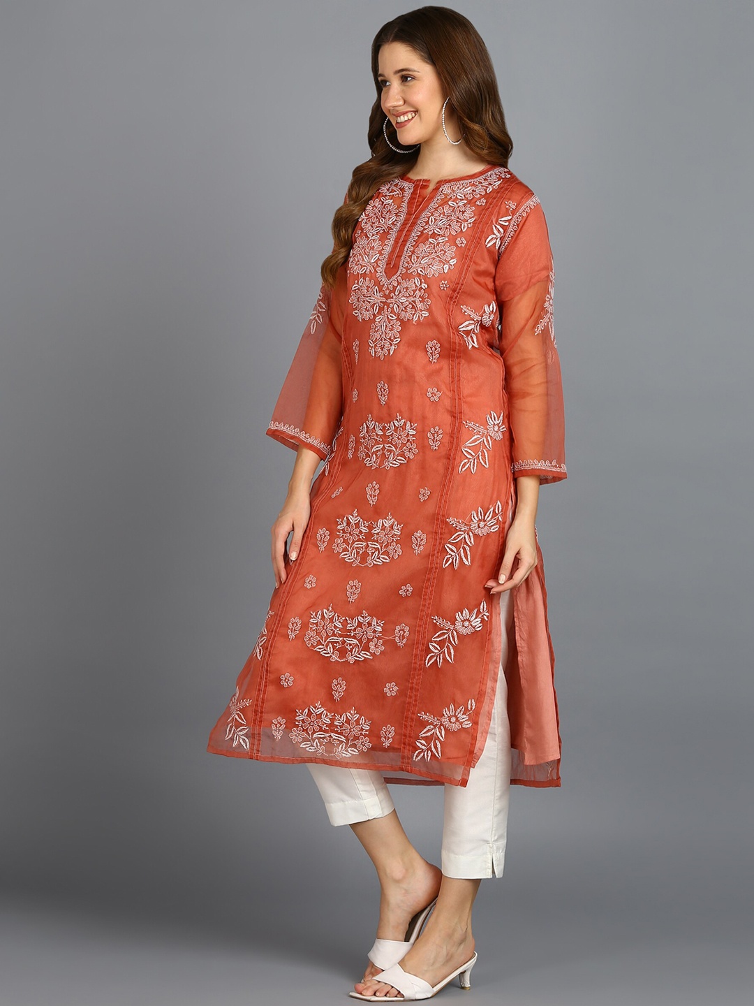 

VAHSON Floral Embroidered Chikankari Organza Kurta, Orange
