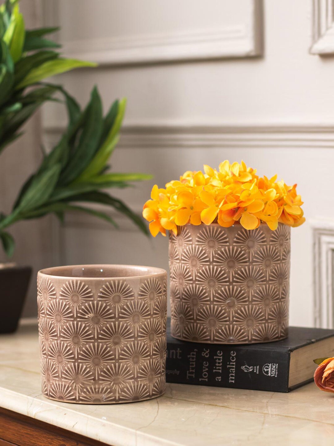 

THEDECORKART Brown 2 Pieces Textured Ceramic Planters