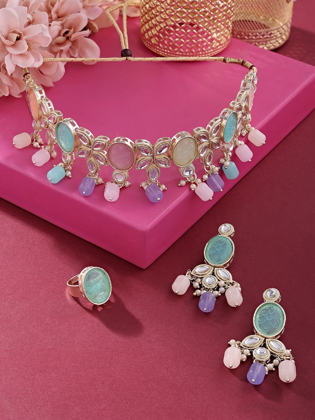 

Zaveri Pearls Gold-Plated Kundan-Studded & Beaded Necklace & Earrings