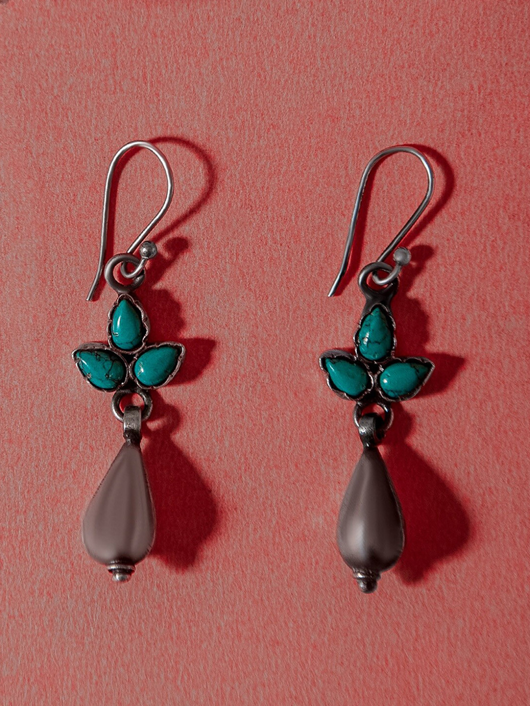 

Neeta Boochra Silver-Plated Contemporary Drop Earrings