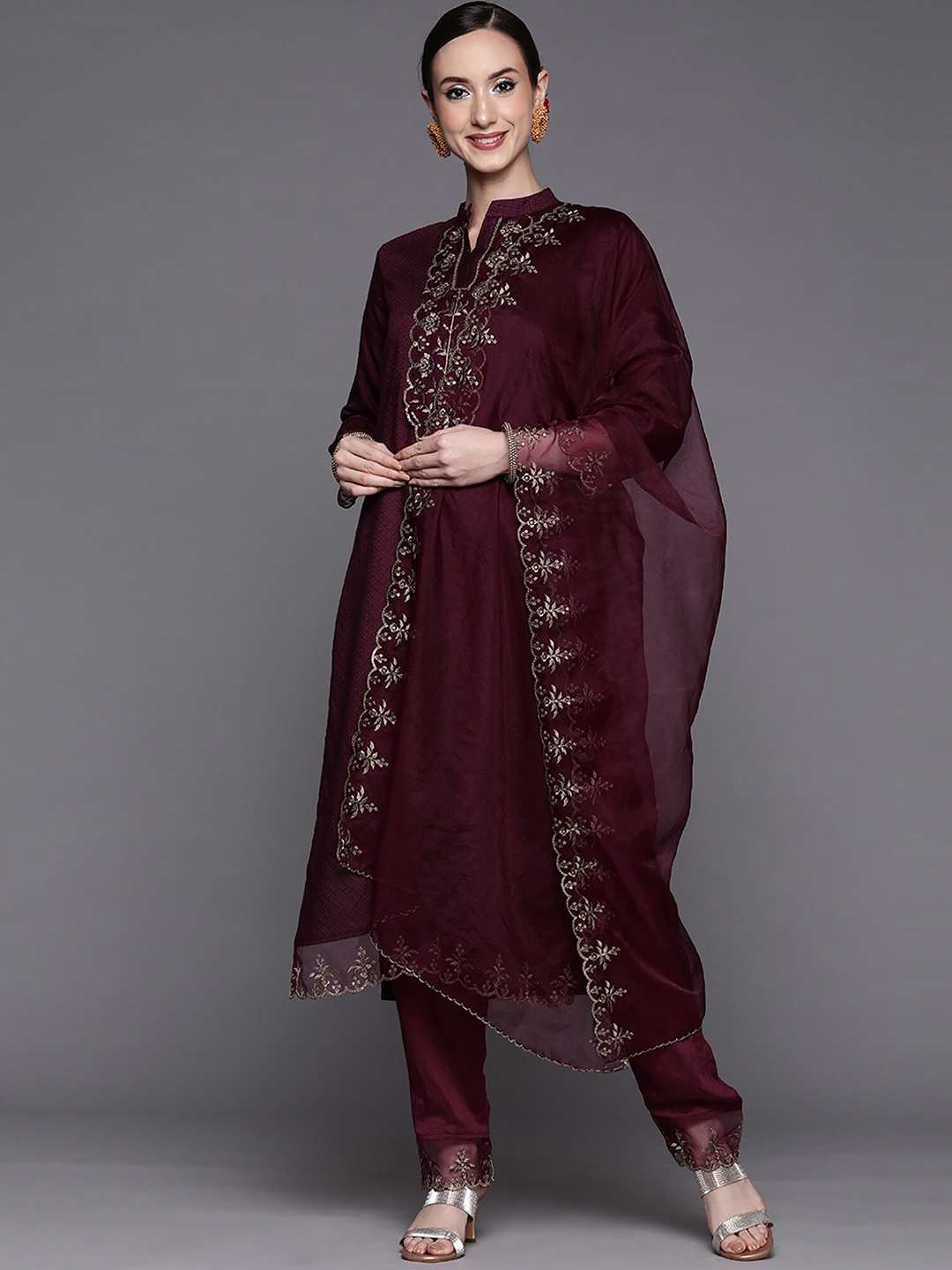 

FAVRIZ Ethnic Motifs Yoke Design Regular Thread Work Kurta With Trousers & Dupatta, Maroon