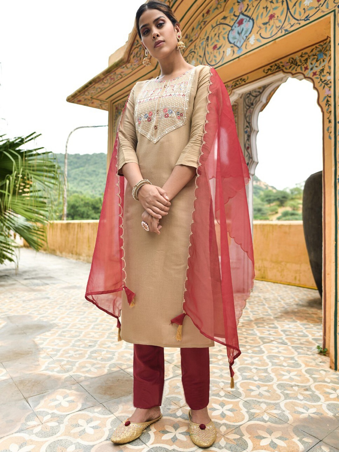 

FAVRIZ Floral Yoke Design Thread Work Kurta With Pyjamas & Dupatta, Brown