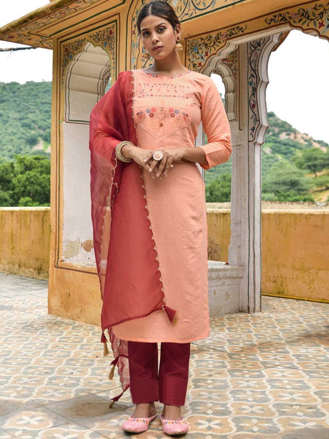 

FAVRIZ Ethnic Motifs Yoke Design Regular Thread Work Kurta With Trousers & Dupatta, Peach