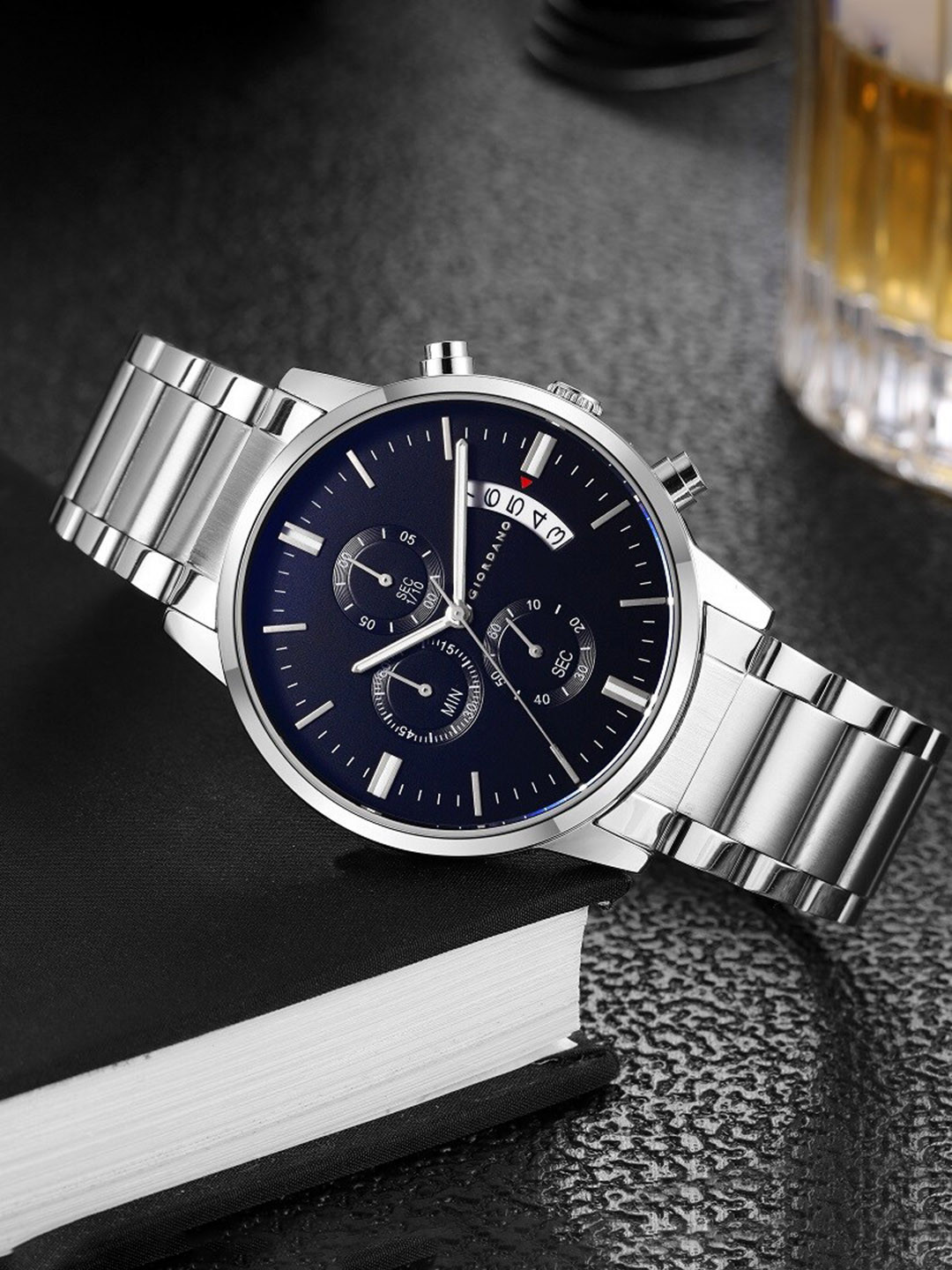 

GIORDANO Men Dial & Stainless Steel Bracelet Style Straps Analogue Watch GZ-50055-11A, Silver