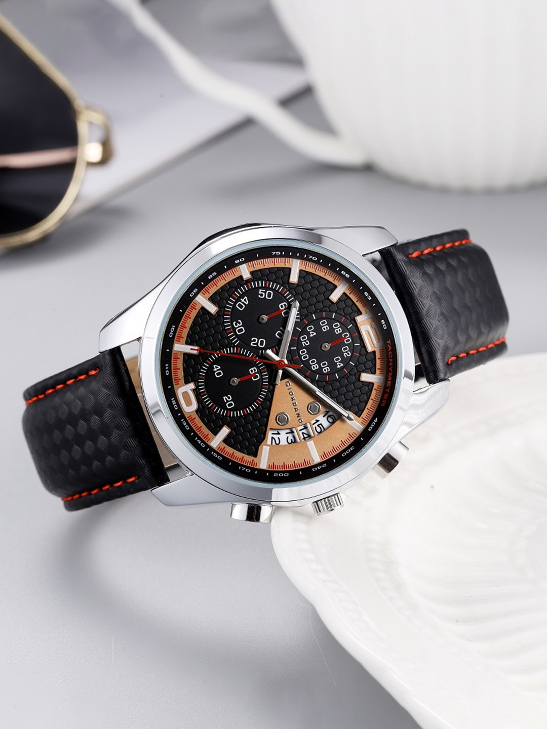 

GIORDANO Men Dial & Leather Straps Water Resistant Analogue Watch GZ-50052-02, Black