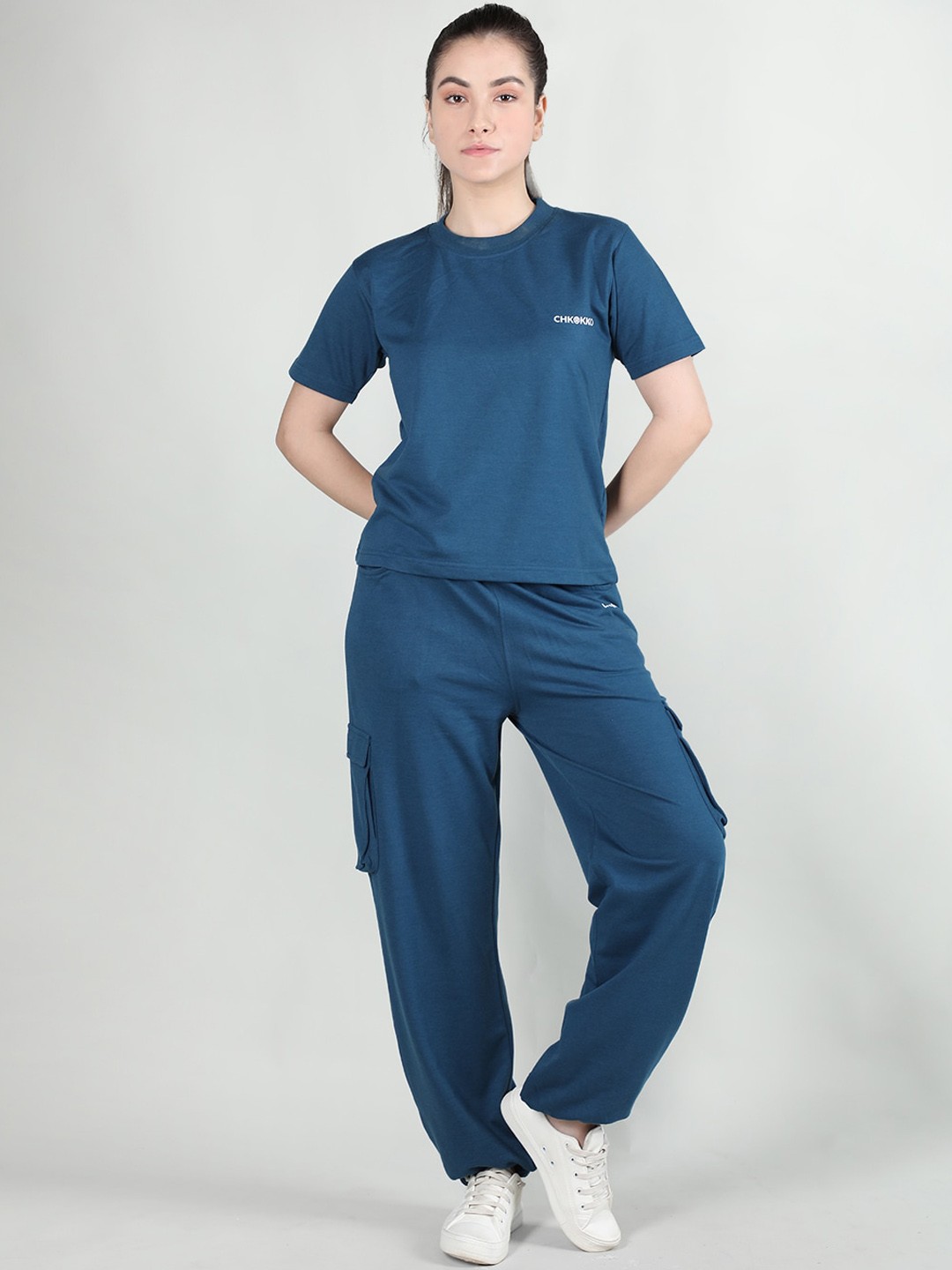 

CHKOKKO Round Neck T-Shirt With Trousers, Blue