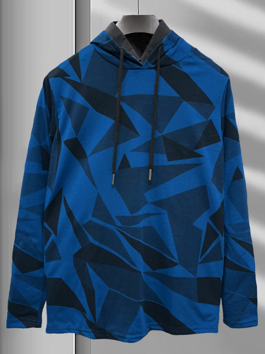 

Try This Navy Blue & Black Colour Geometric Printed Hooded Cotton Loose Fit T Shirt