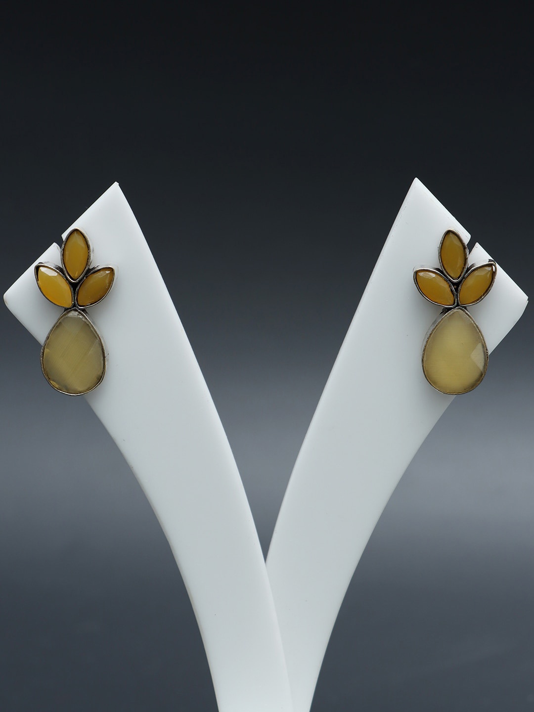 

Ozanoo Silver Plated Floral Drop Earrings