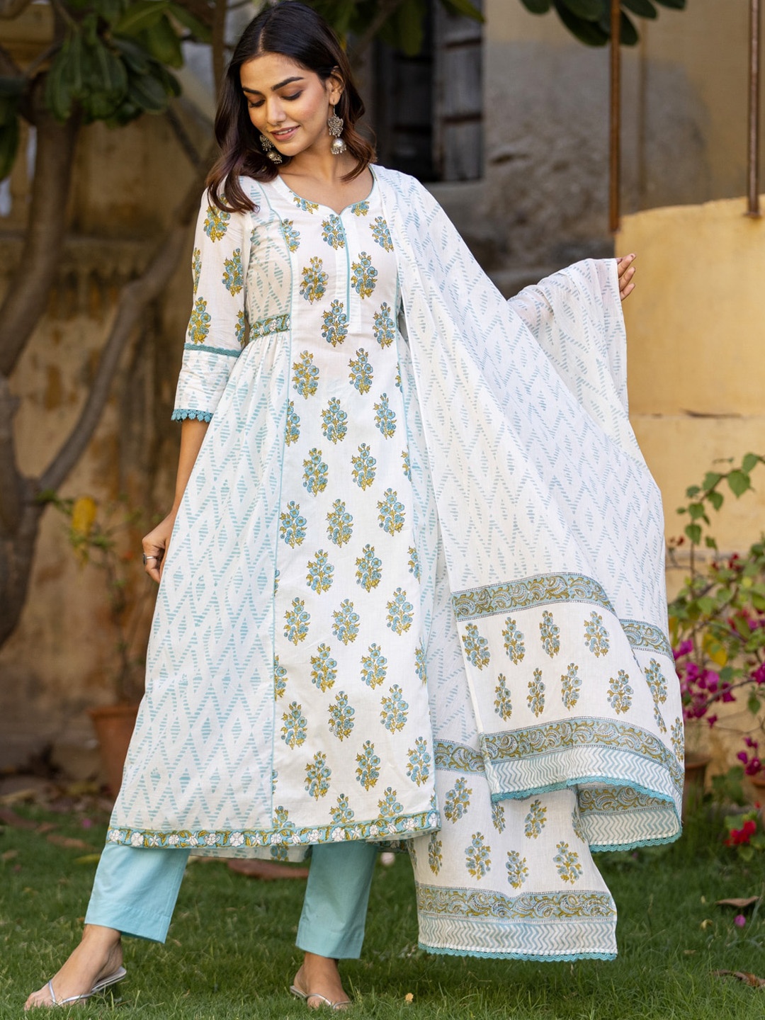 

Ambraee Ethnic Motifs Printed Regular Kurta With Trousers & With Dupatta, Blue