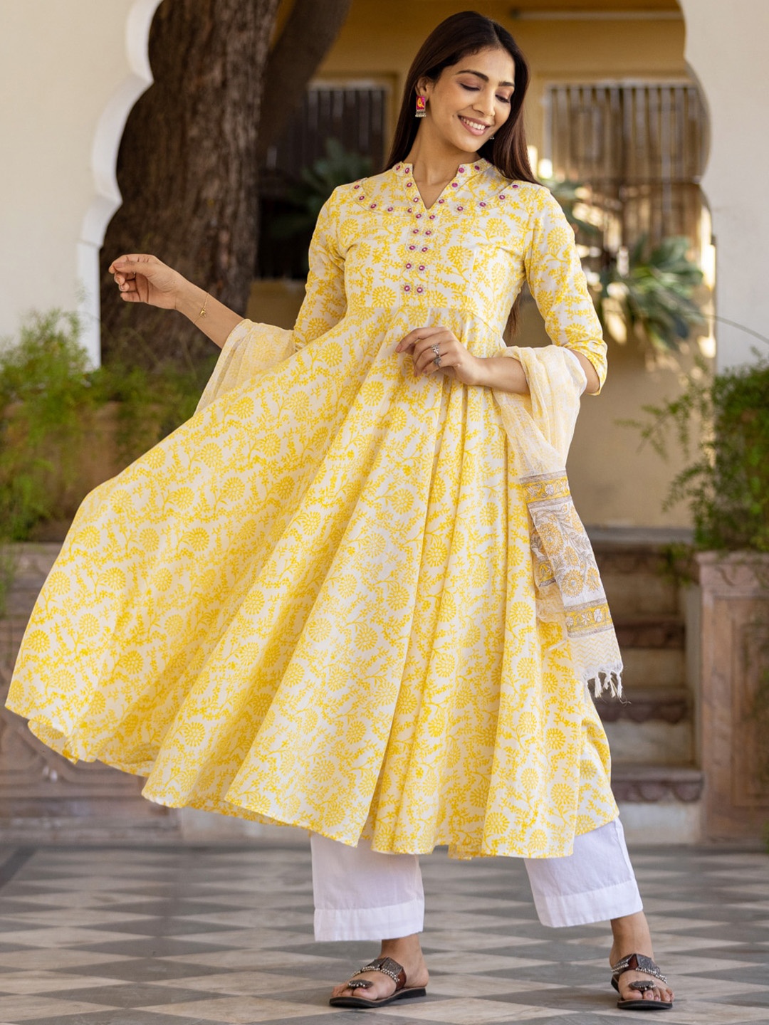 

Ambraee Ethnic Motifs Printed Empire Kurta With Trousers & With Dupatta, Yellow