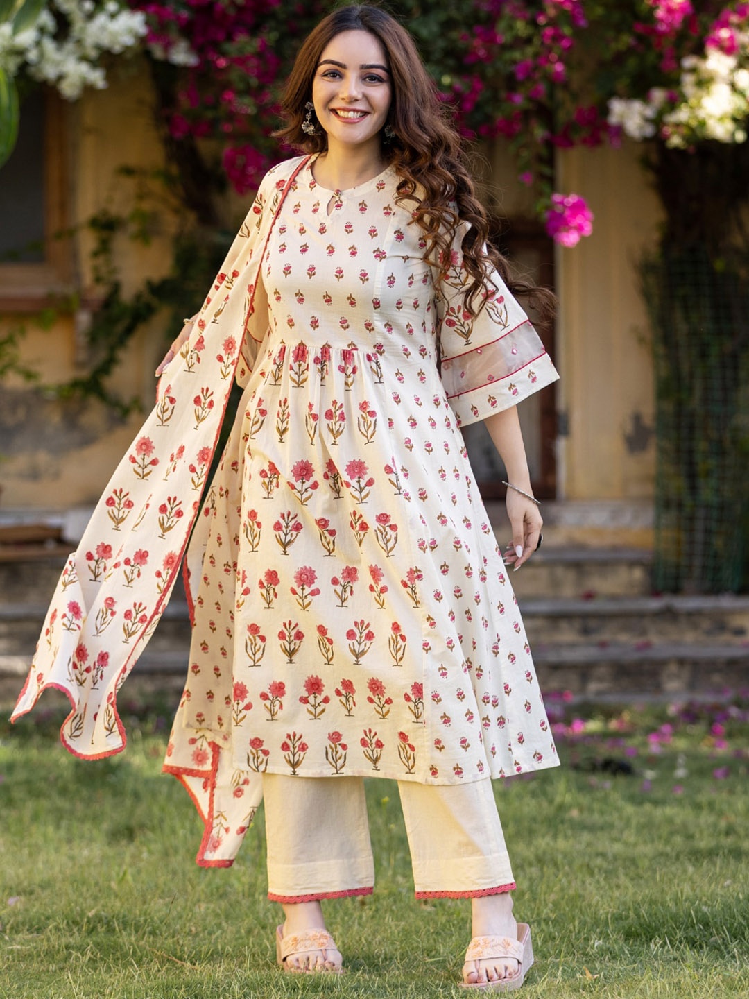 

Ambraee Ethnic Motifs Printed Empire Kurta With Trousers & With Dupatta, White