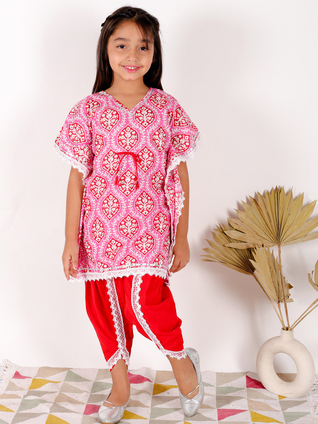 

Superminis Girls Floral Printed Regular Pure Cotton Kaftan Top with Dhoti Pants, Pink