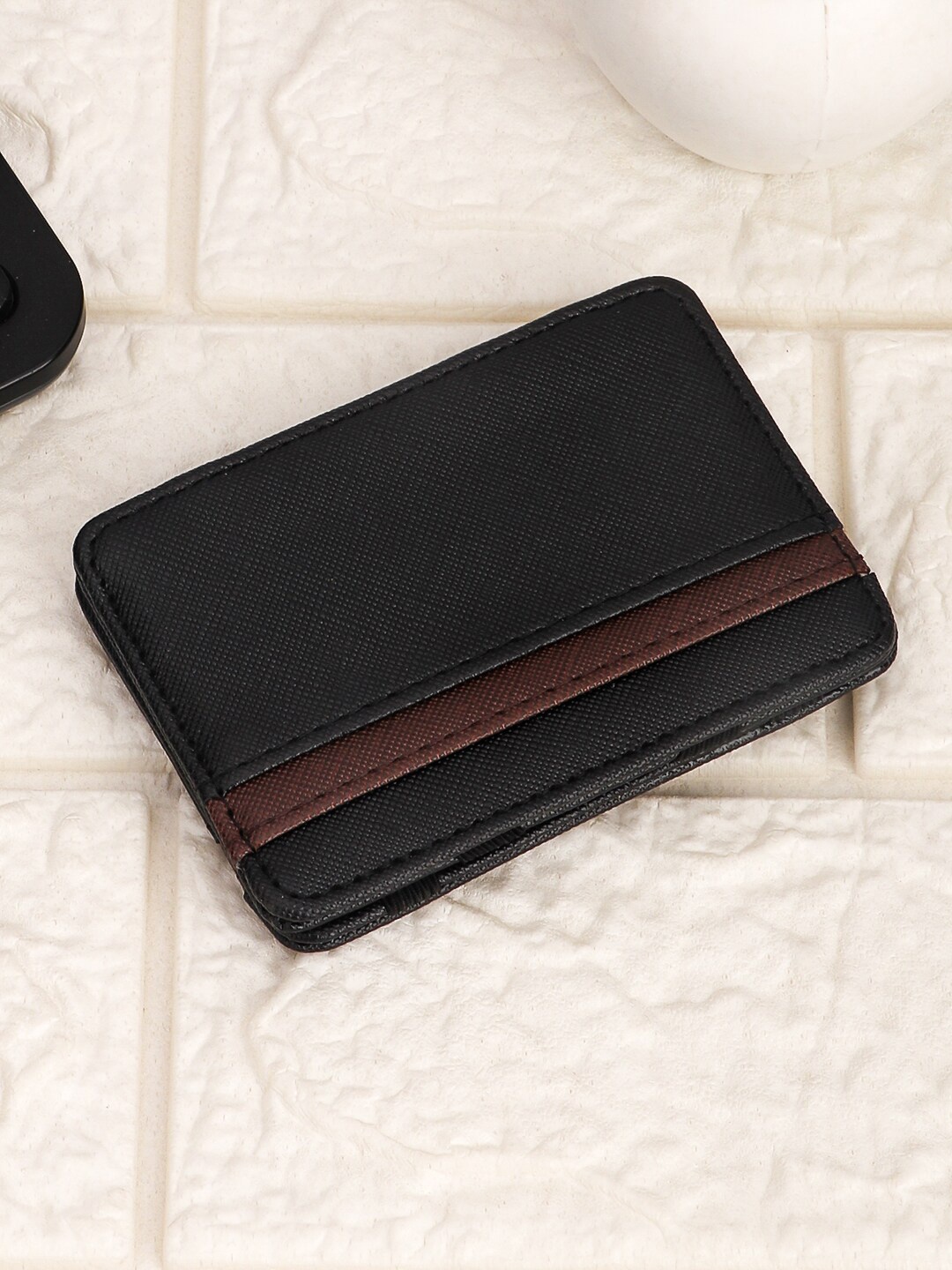 

The Roadster Lifestyle Co. Black & Brown Textured Card Holder