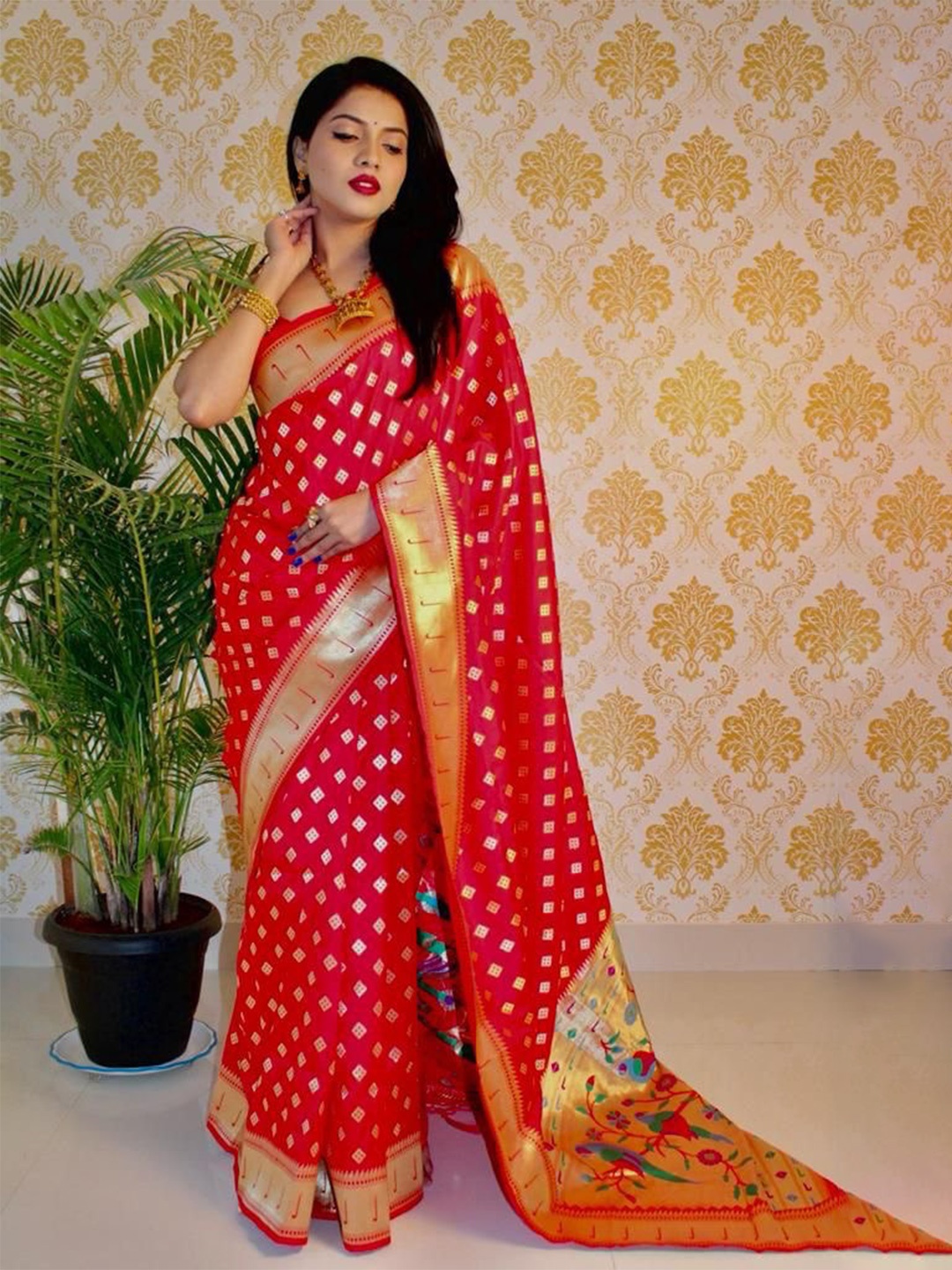 

VEERAX Ethnic Motifs Woven Design Zari Pure Silk Banarasi Saree, Red