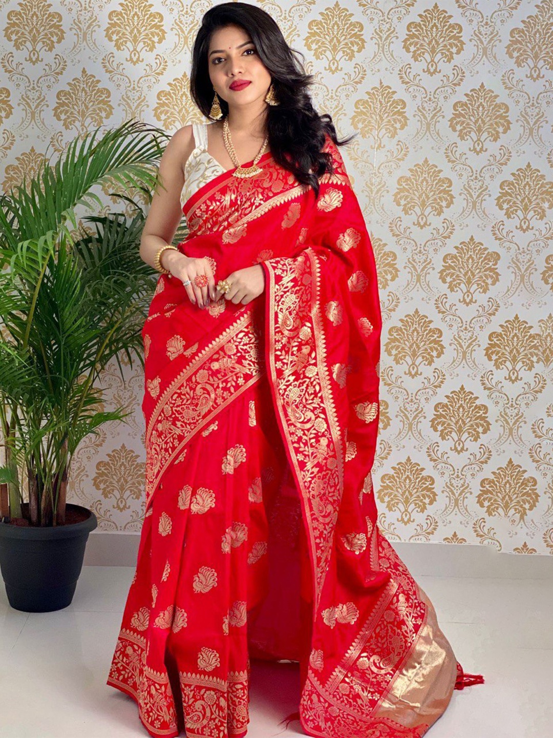 

VEERAX Ethnic Motifs Woven Design Zari Pure Silk Banarasi Saree, Red