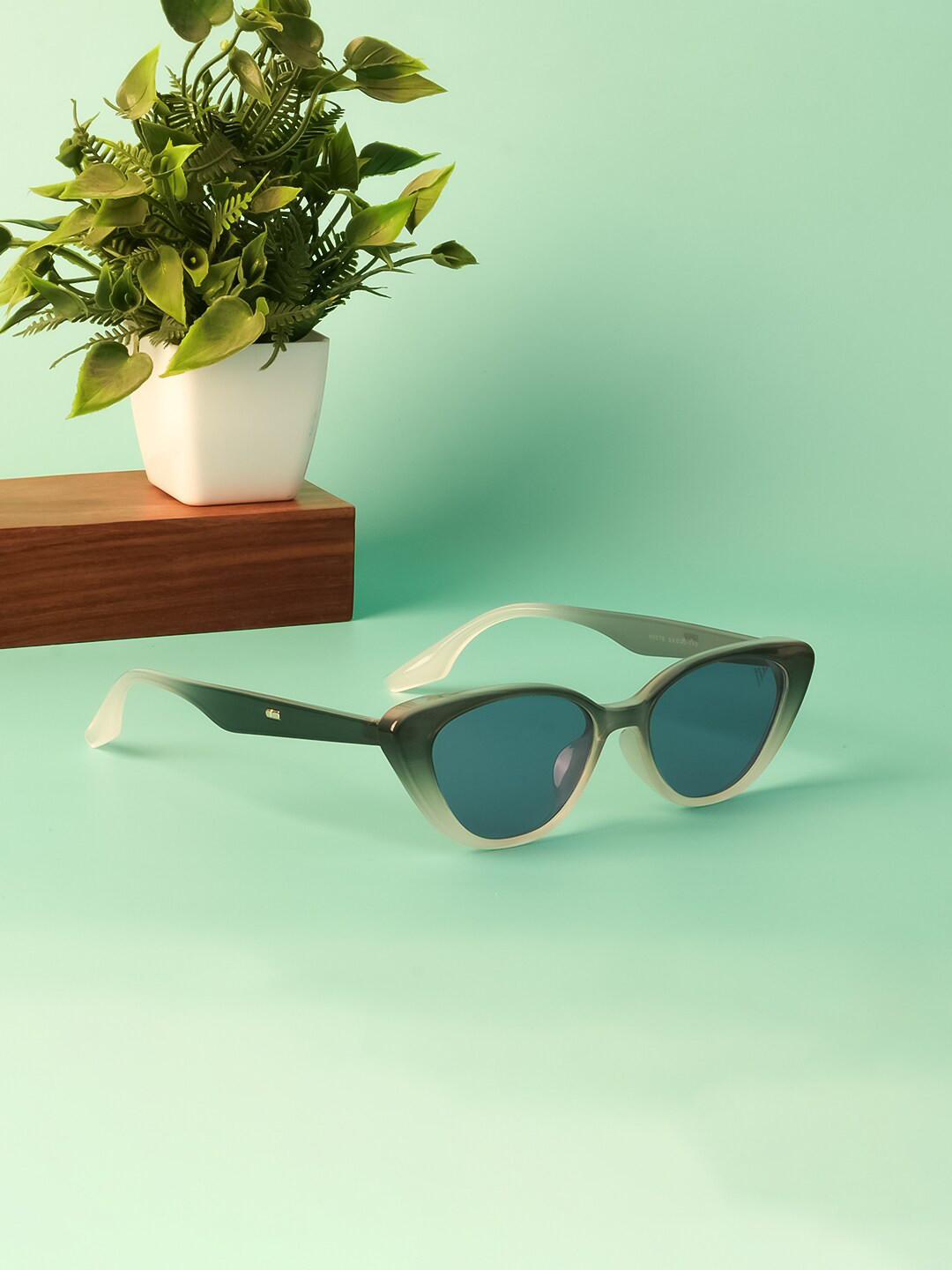 

Voyage Women Cateye UV Protected Lens Sunglasses, Blue