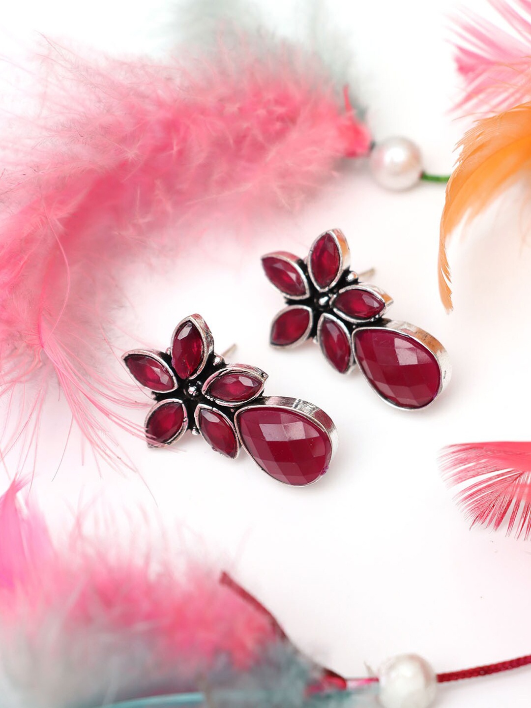 

Ozanoo Silver Plated Floral Stud Earrings
