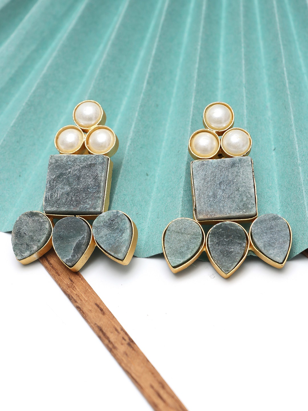 

Ozanoo Gold-Plated Beaded Drop Earrings