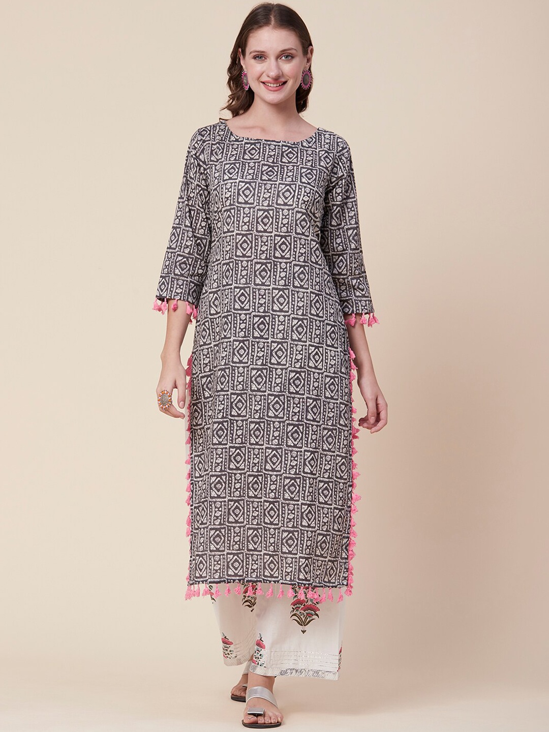 

FASHOR Grey Geometric Printed Tasseled Straight Fit Cotton Kurta