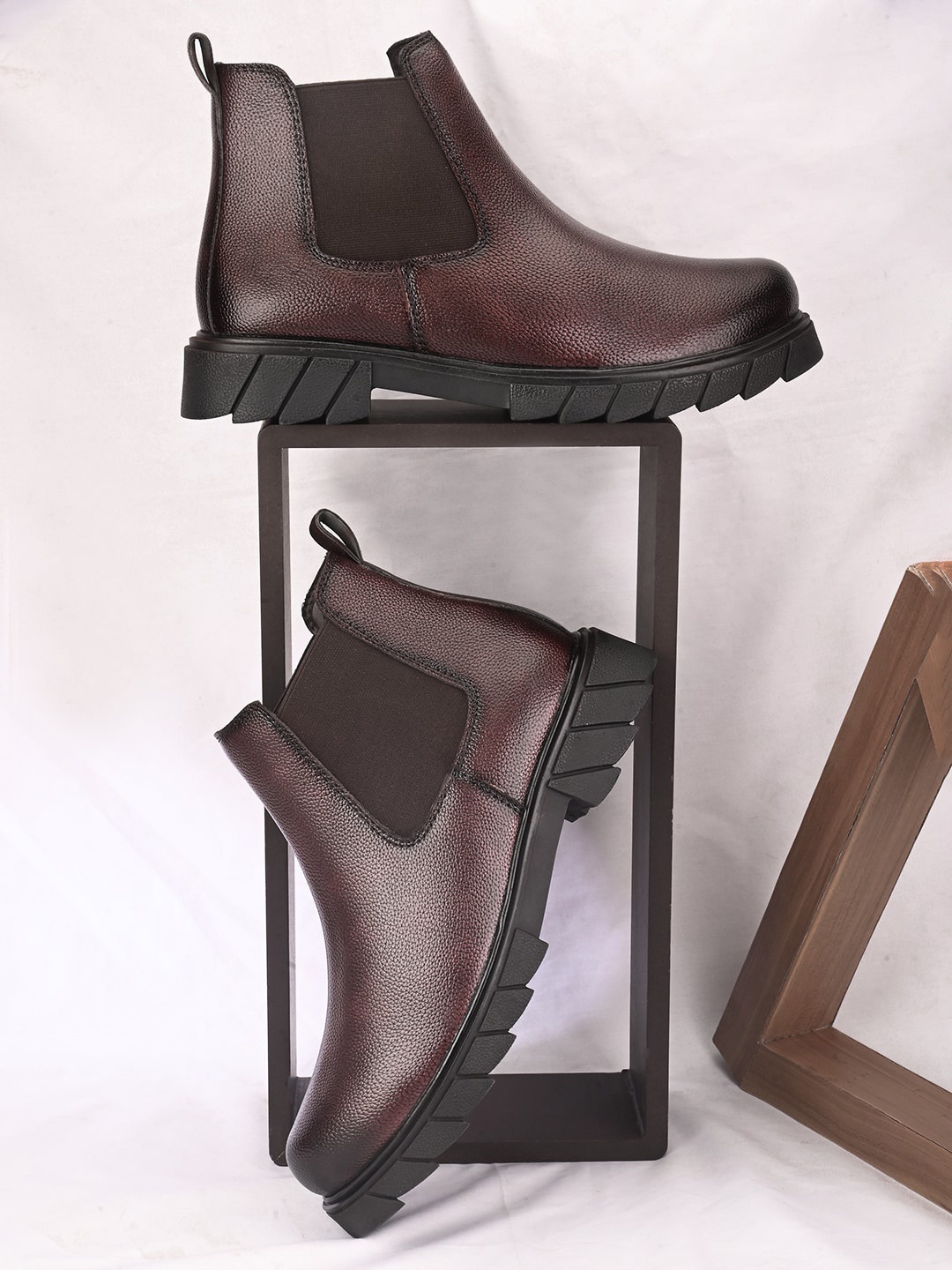 

Fentacia Men Textured Mid-Top Chelsea Boots, Brown