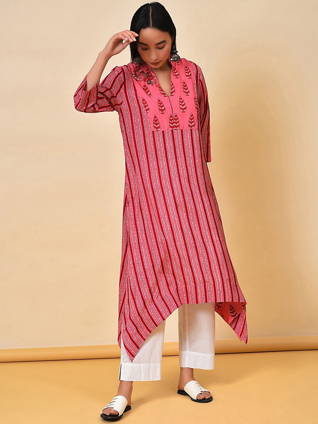 

NUHH Striped Mandarin Collar Kurta, Pink