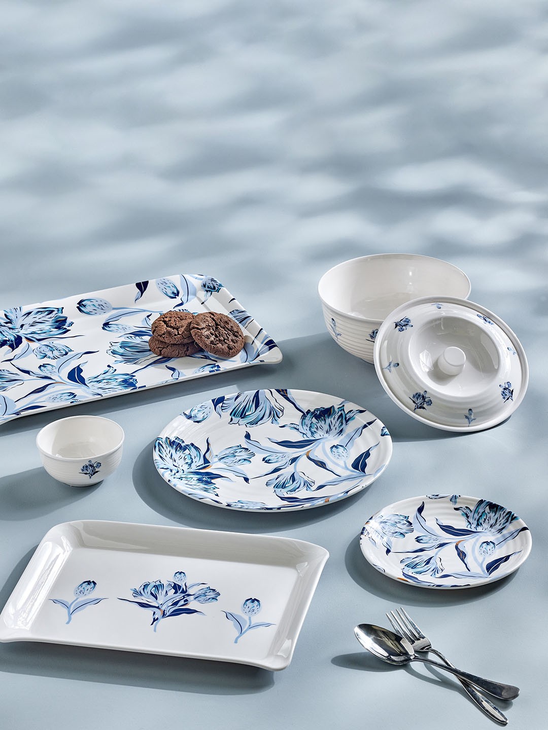 

Home Centre Meadows Theme White & Blue Printed Melamine Tray