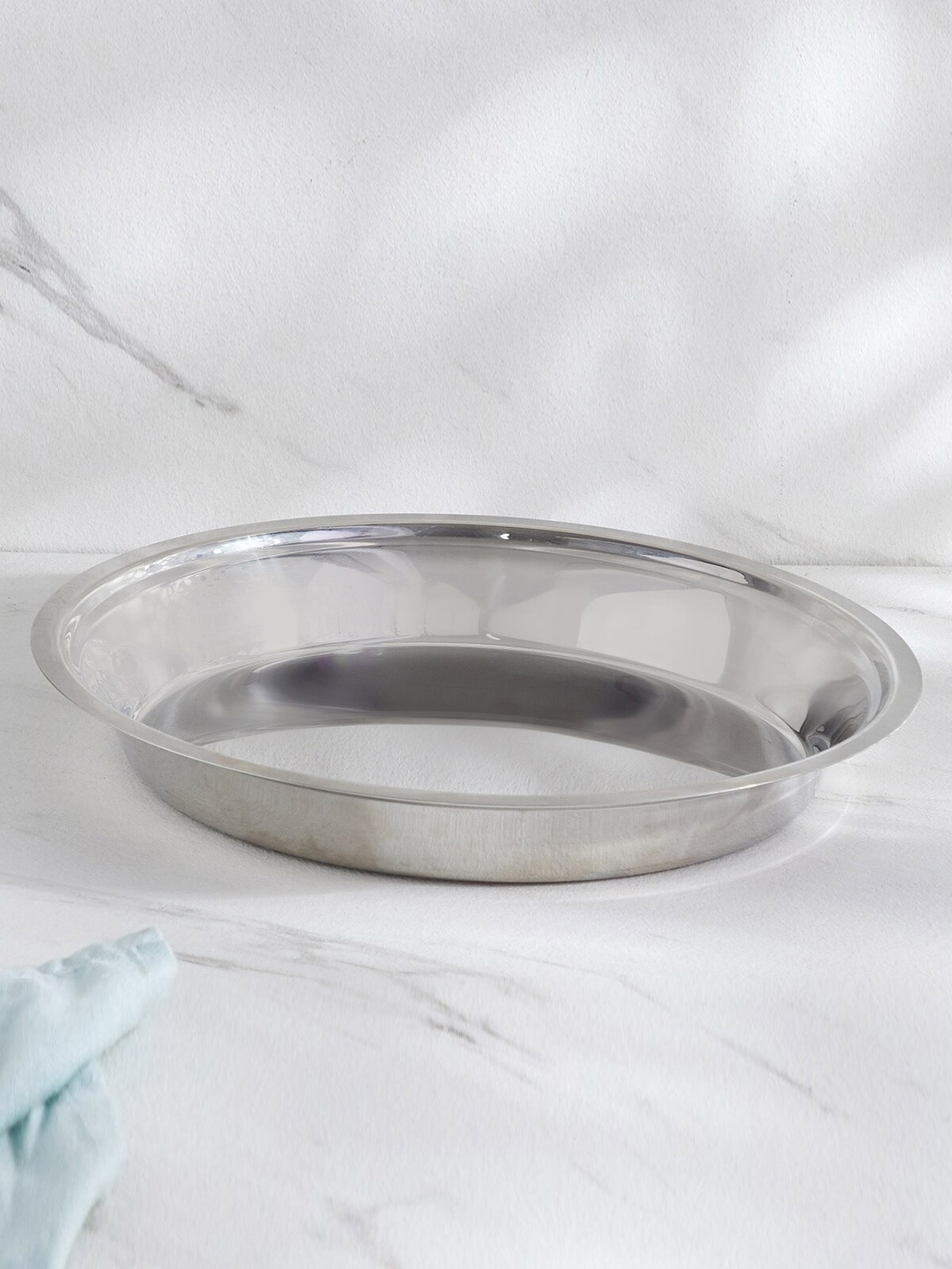 

Home Centre Glovia Coropuna Silver-Toned Stainless Steel Dough Parat