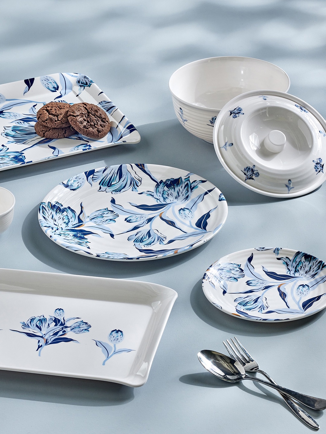 

Home Centre Meadows Theme White & Blue Printed Melamine Serving Tray
