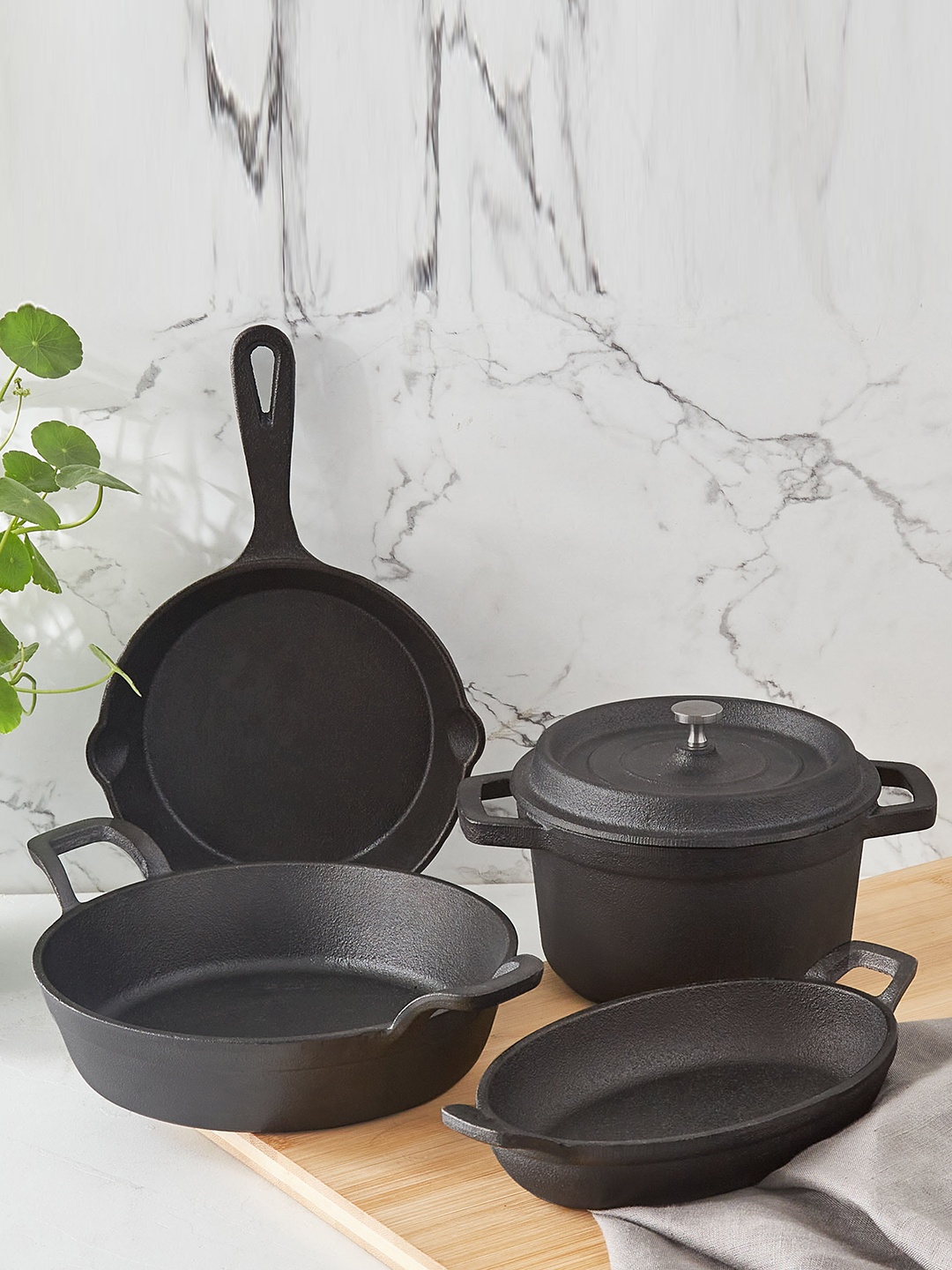 

Home Centre Chef Special Black Mini Casserole With Lid